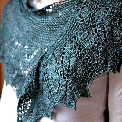 Emerantha by Susanna IC, Woolgirl Embrace the Lace Club, Photo © Woolgirl